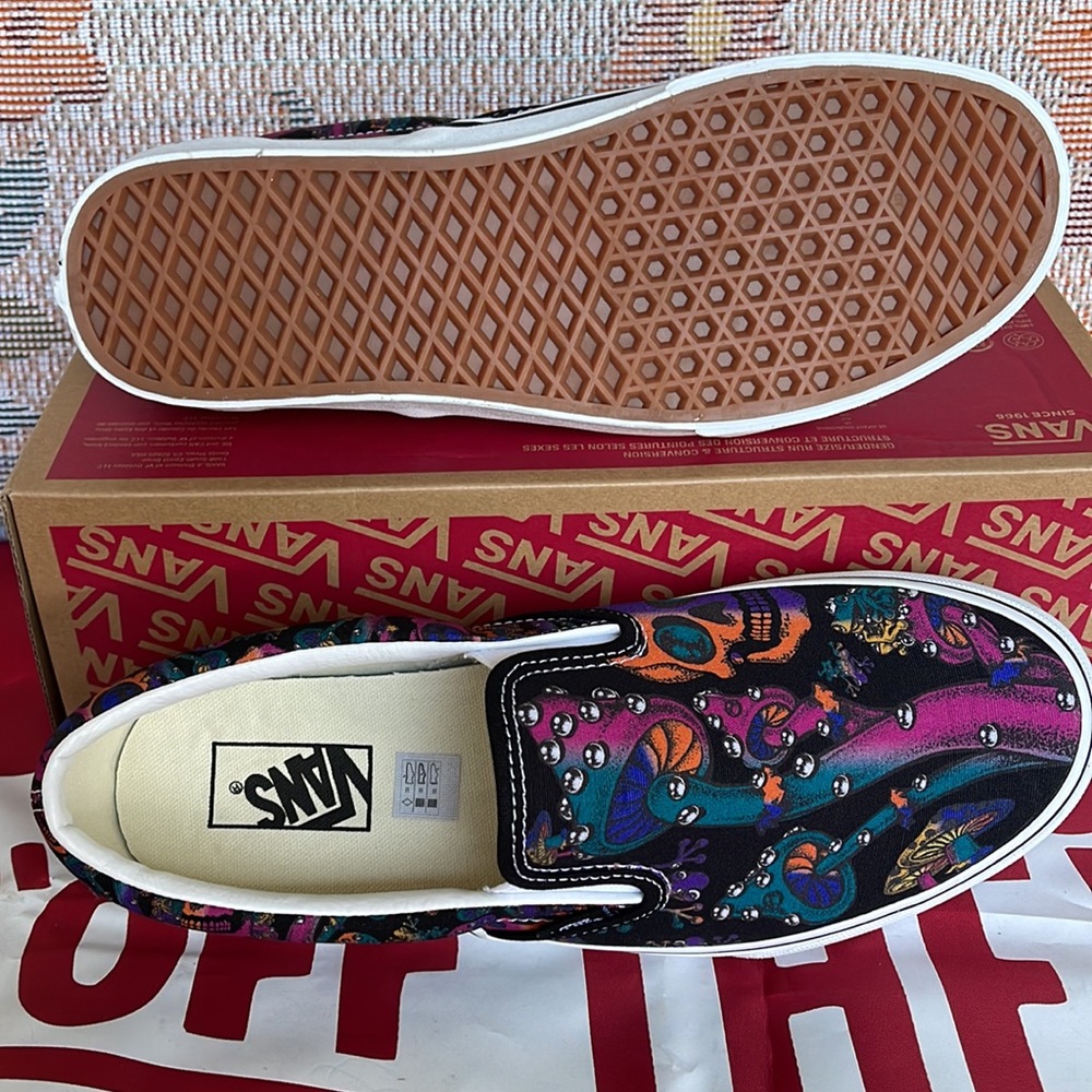 Vans Classic Slip-On
Trippy Drip Black Multi
VNOA7Q5DOZB
Men’s sneakers - Picture 4 of 16